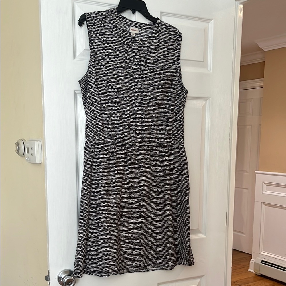 Elegant Black and White Patterned Dress